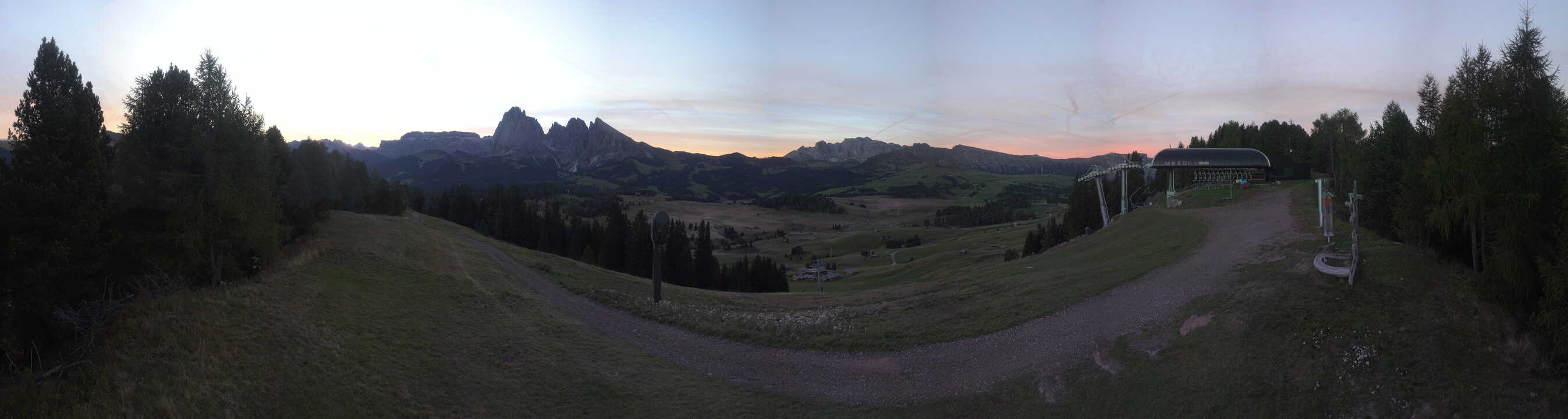 Archiv Foto Webcam Blick über Seiser Alm – Mezdi Bergstation