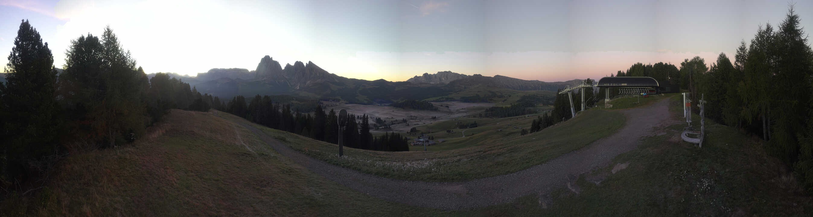 Archived image Webcam Alpe di Siusi: Panoramic view Mezdi mountain station