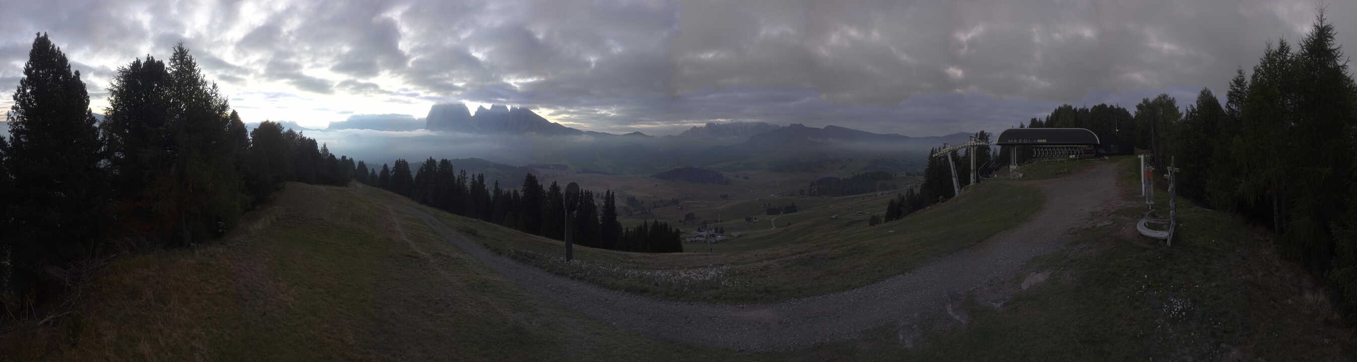 Archiv Foto Webcam Blick über Seiser Alm – Mezdi Bergstation