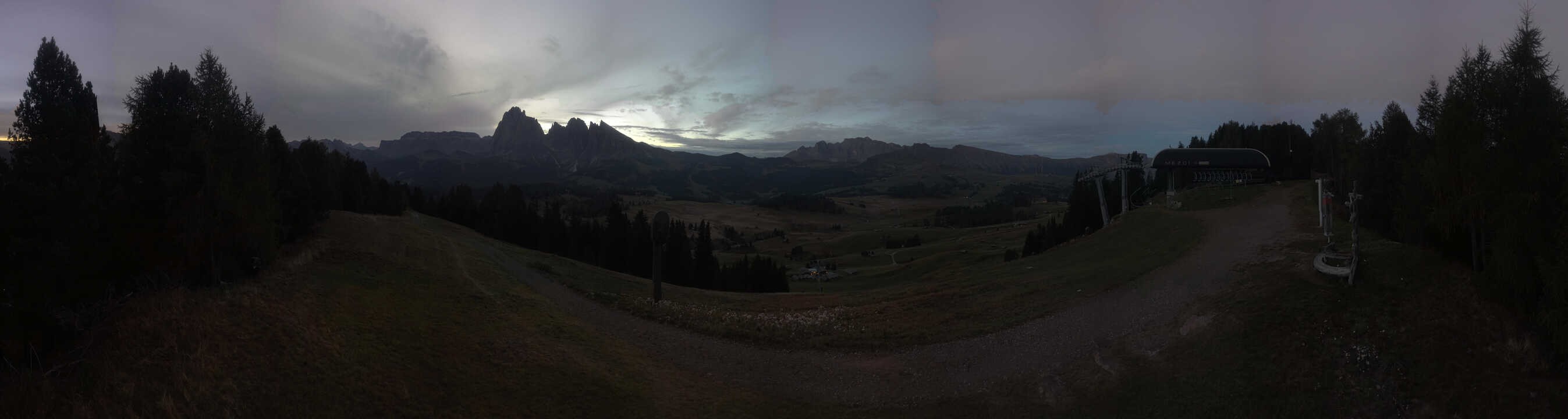 Archiv Foto Webcam Blick über Seiser Alm – Mezdi Bergstation