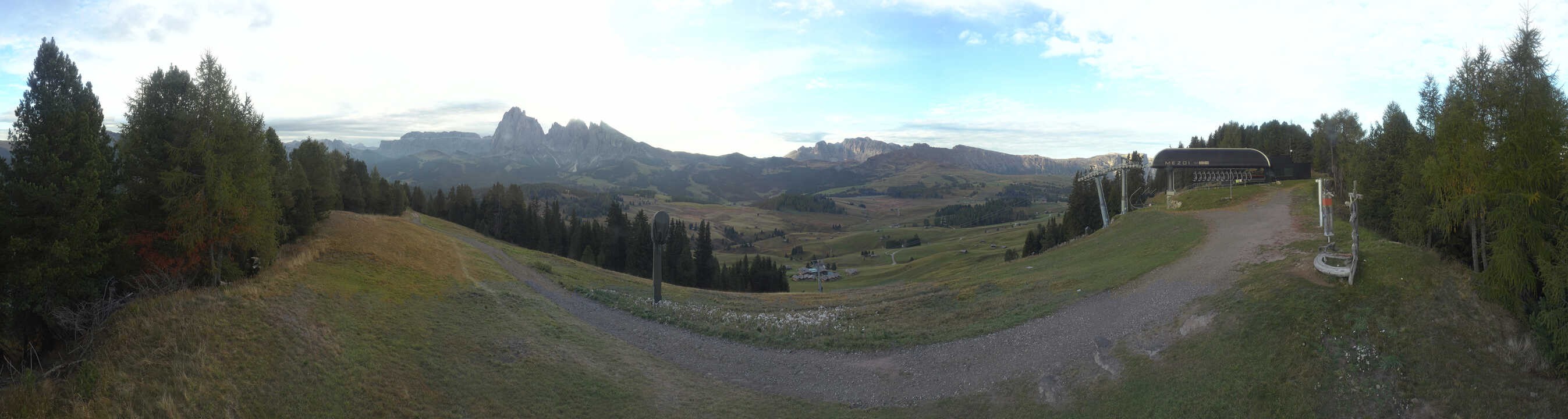 Archiv Foto Webcam Blick über Seiser Alm – Mezdi Bergstation