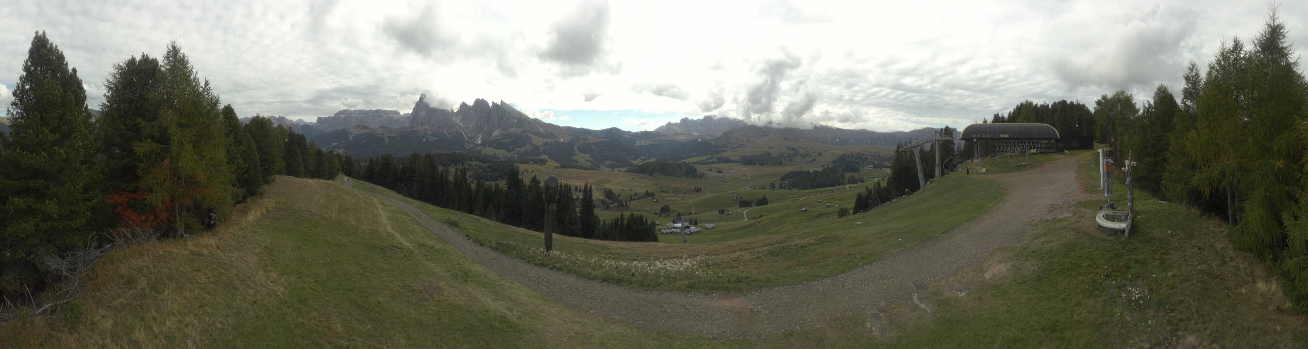 Archiv Foto Webcam Blick über Seiser Alm – Mezdi Bergstation