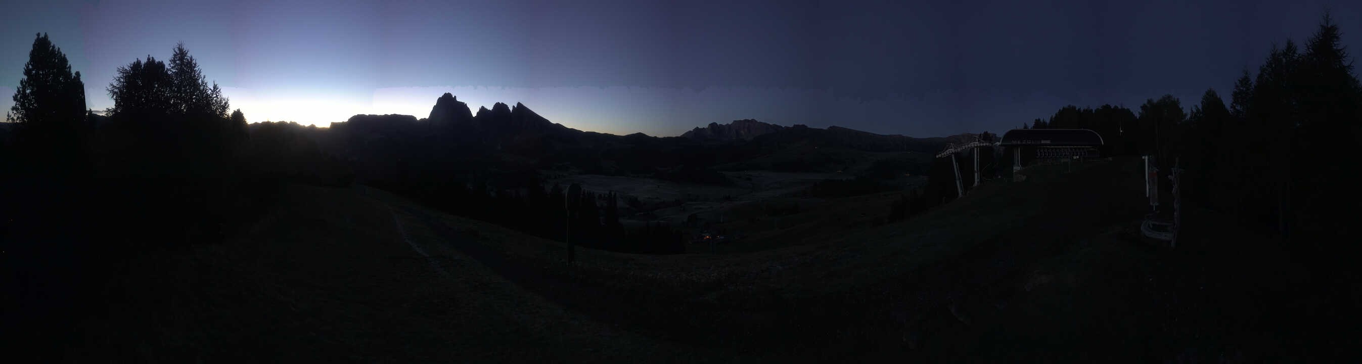 Archiv Foto Webcam Blick über Seiser Alm – Mezdi Bergstation