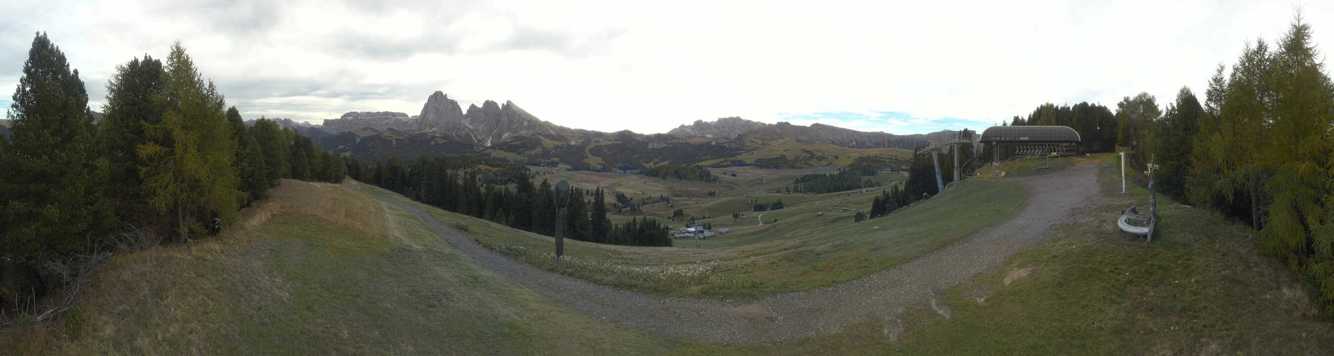 Archiv Foto Webcam Blick über Seiser Alm – Mezdi Bergstation