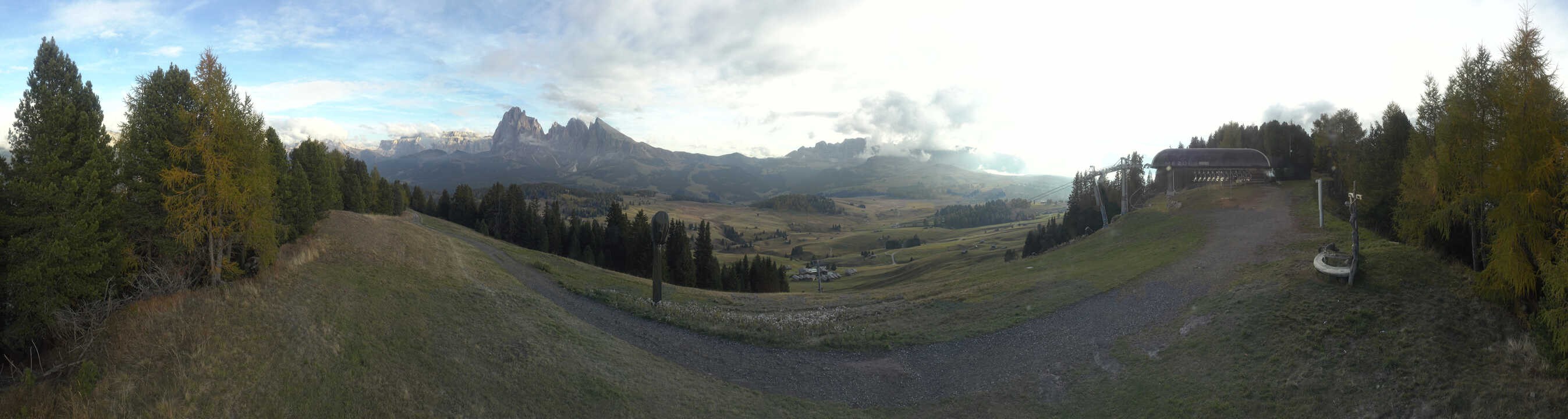 Archiv Foto Webcam Blick über Seiser Alm – Mezdi Bergstation