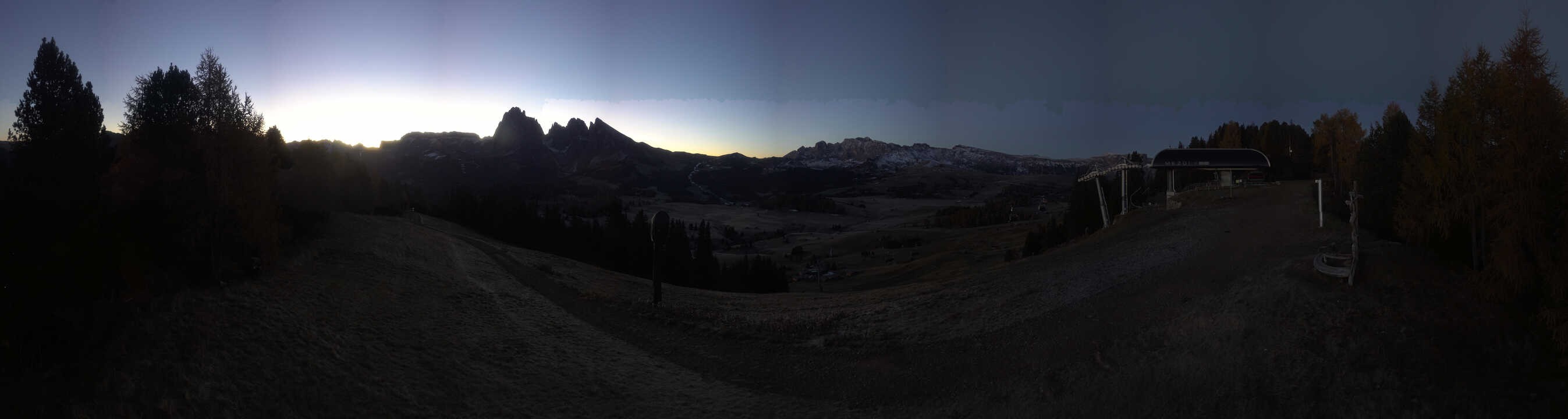 Archived image Webcam Alpe di Siusi: Panoramic view Mezdi mountain station