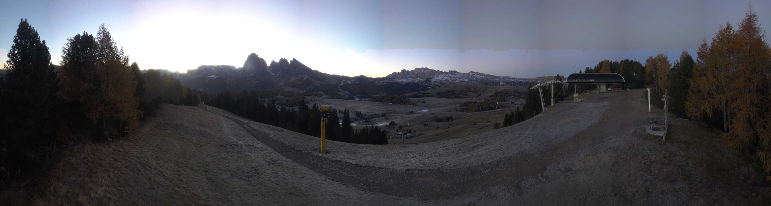 Archived image Webcam Alpe di Siusi: Panoramic view Mezdi mountain station