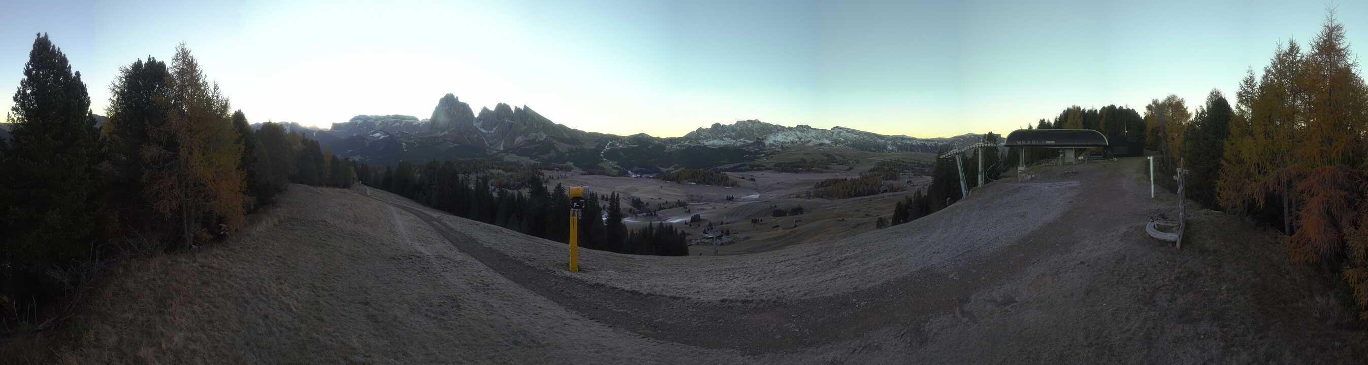 Archived image Webcam Alpe di Siusi: Panoramic view Mezdi mountain station