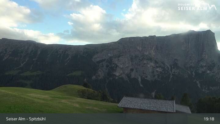 Archived image Webcam Seiser Alm: View Spitzbühl