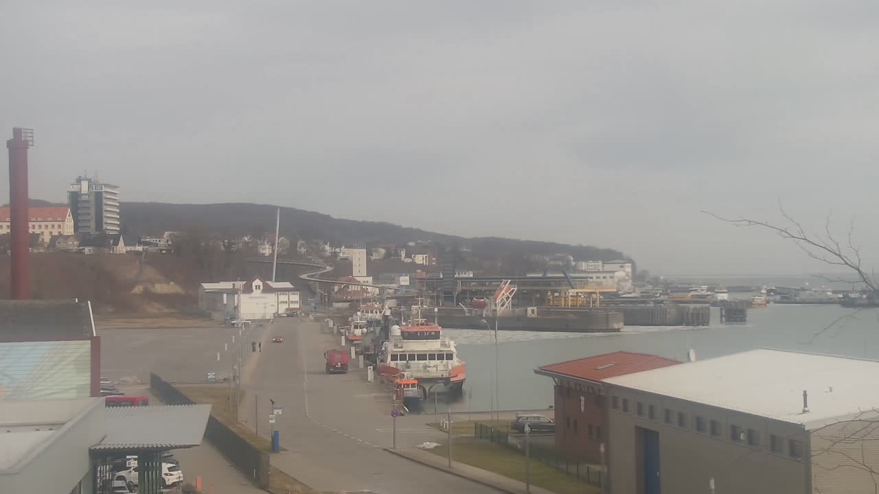 Archived image Webcam Sassnitz at the town harbour