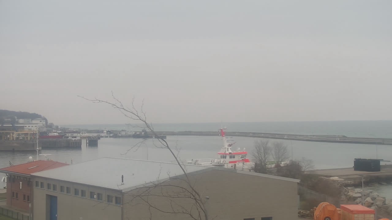 Archived image Webcam Sassnitz at the town harbour