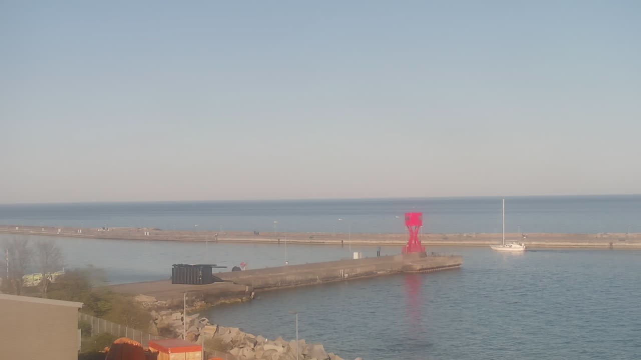 Archived image Webcam Sassnitz at the town harbour
