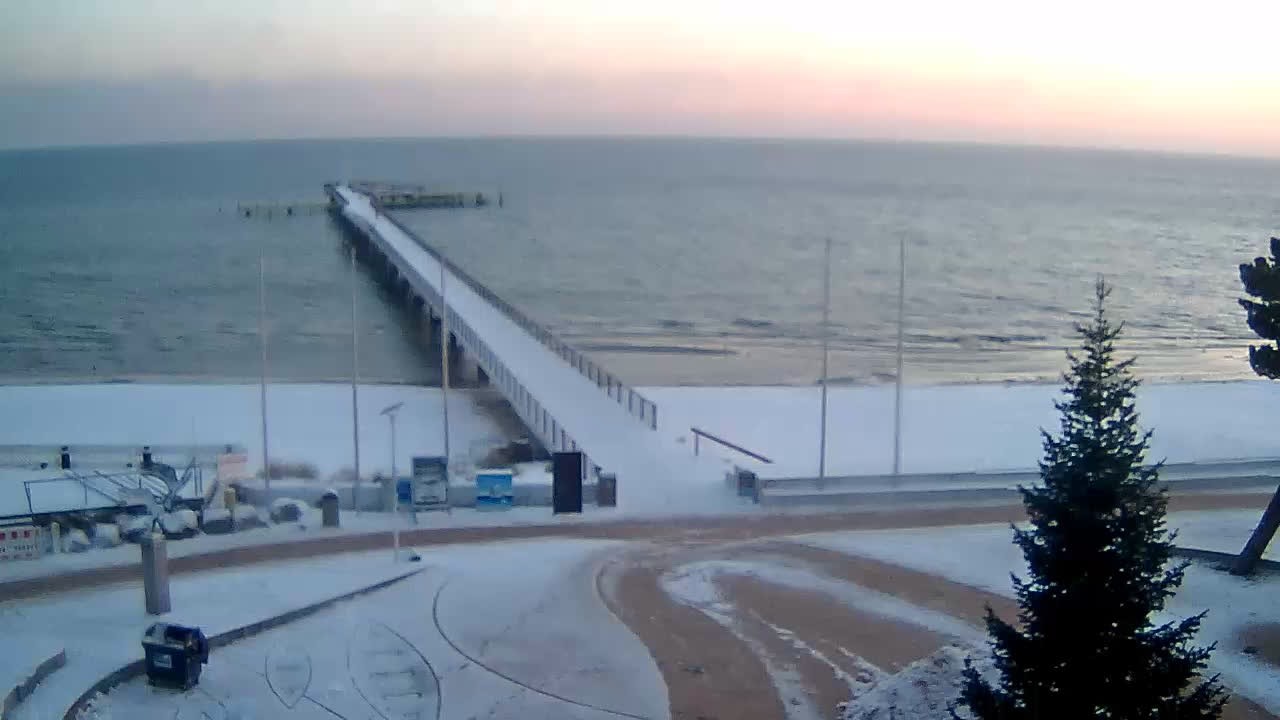 Archived image Webcam Scharbeutz: View of the beach and the Baltic Sea