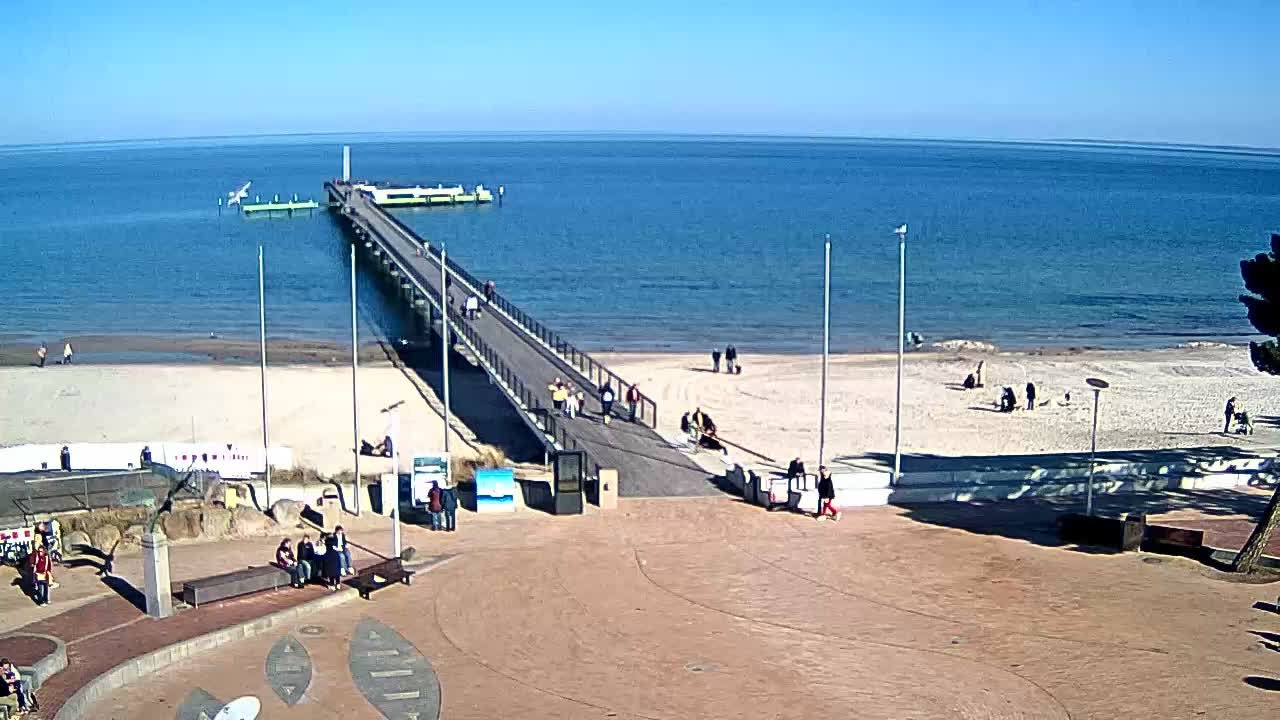 Archived image Webcam Scharbeutz: View of the beach and the Baltic Sea