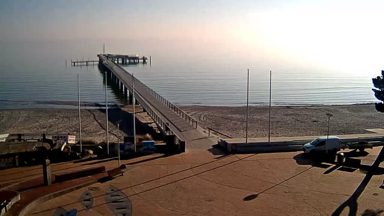 Archived image Webcam Scharbeutz: View of the beach and the Baltic Sea