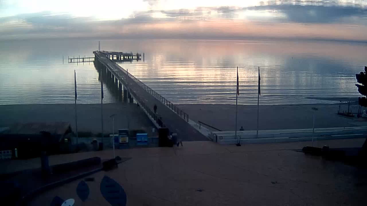 Archived image Webcam Scharbeutz: View of the beach and the Baltic Sea