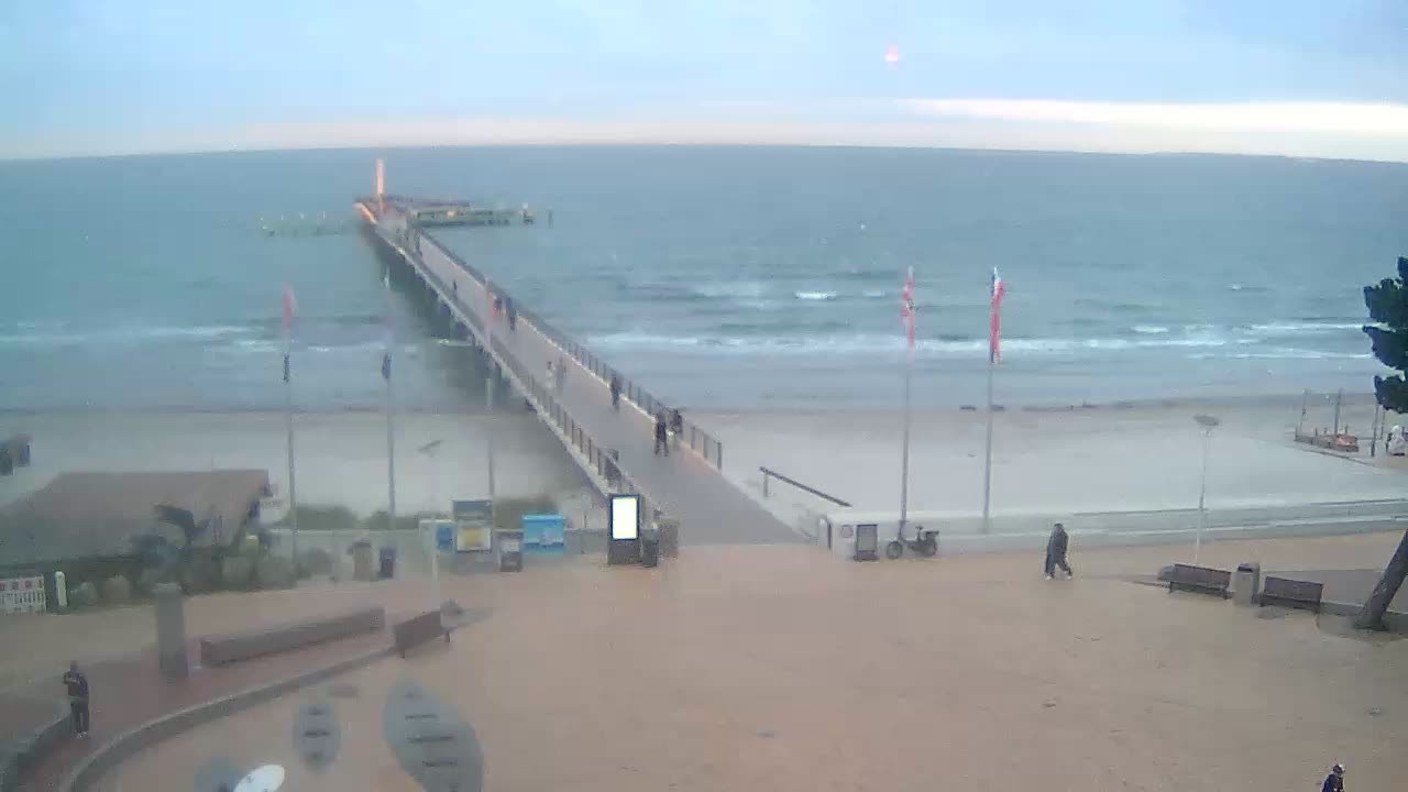 Archived image Webcam Scharbeutz: View of the beach and the Baltic Sea