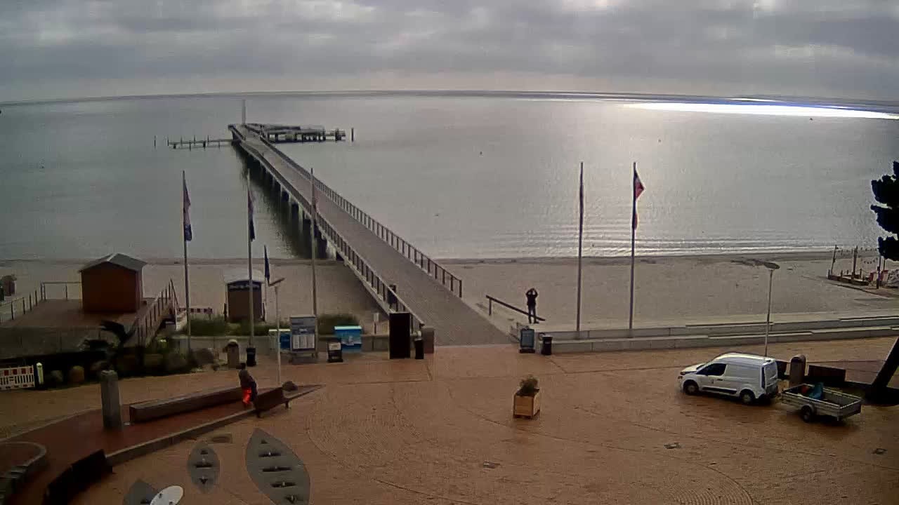 Archived image Webcam Scharbeutz: View of the beach and the Baltic Sea