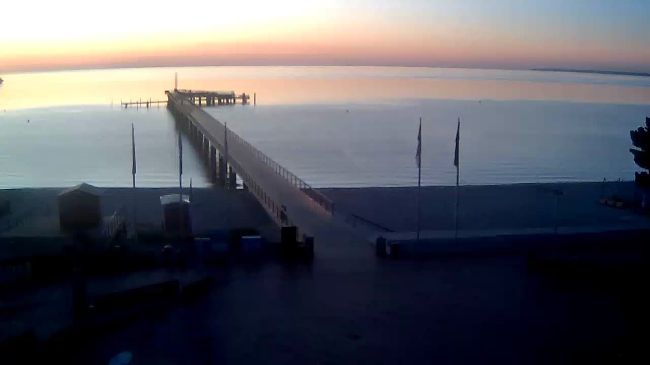 Archived image Webcam Scharbeutz: View of the beach and the Baltic Sea