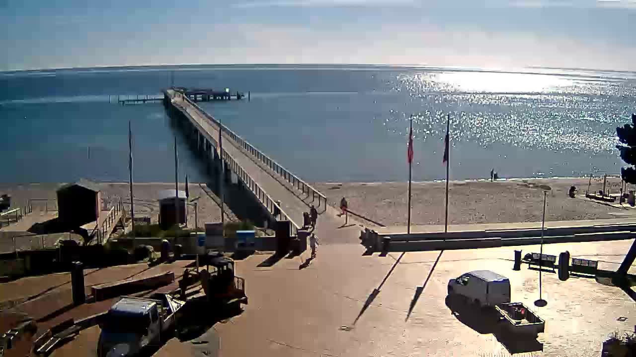 Archived image Webcam Scharbeutz: View of the beach and the Baltic Sea