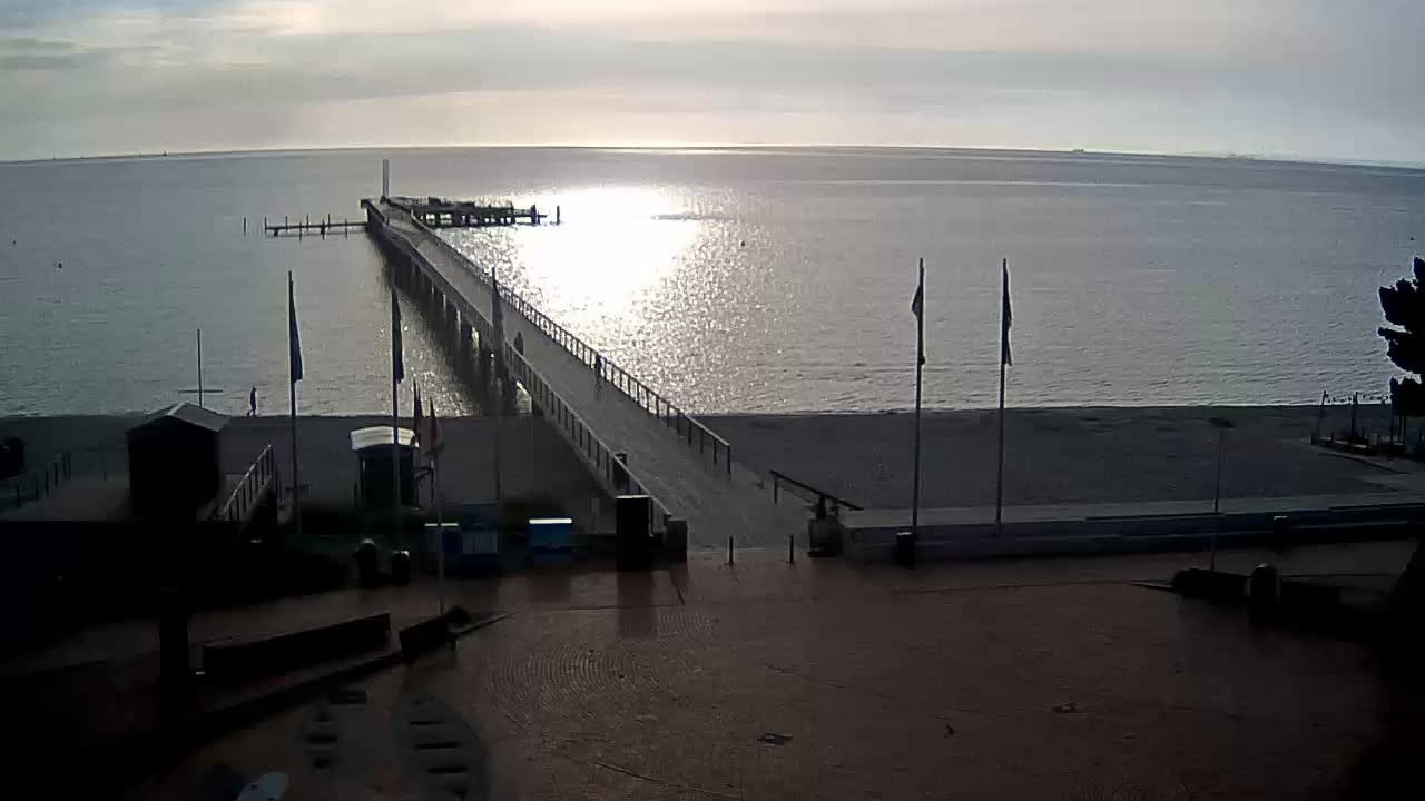 Archived image Webcam Scharbeutz: View of the beach and the Baltic Sea