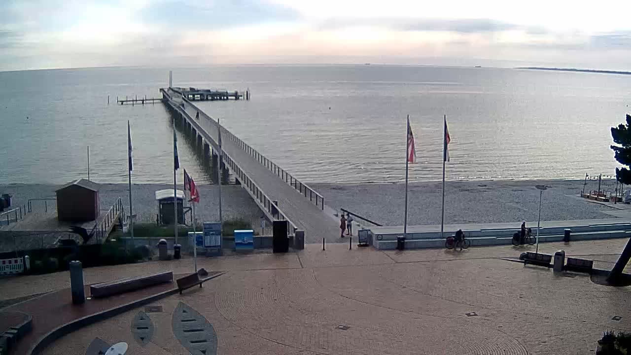 Archived image Webcam Scharbeutz: View of the beach and the Baltic Sea