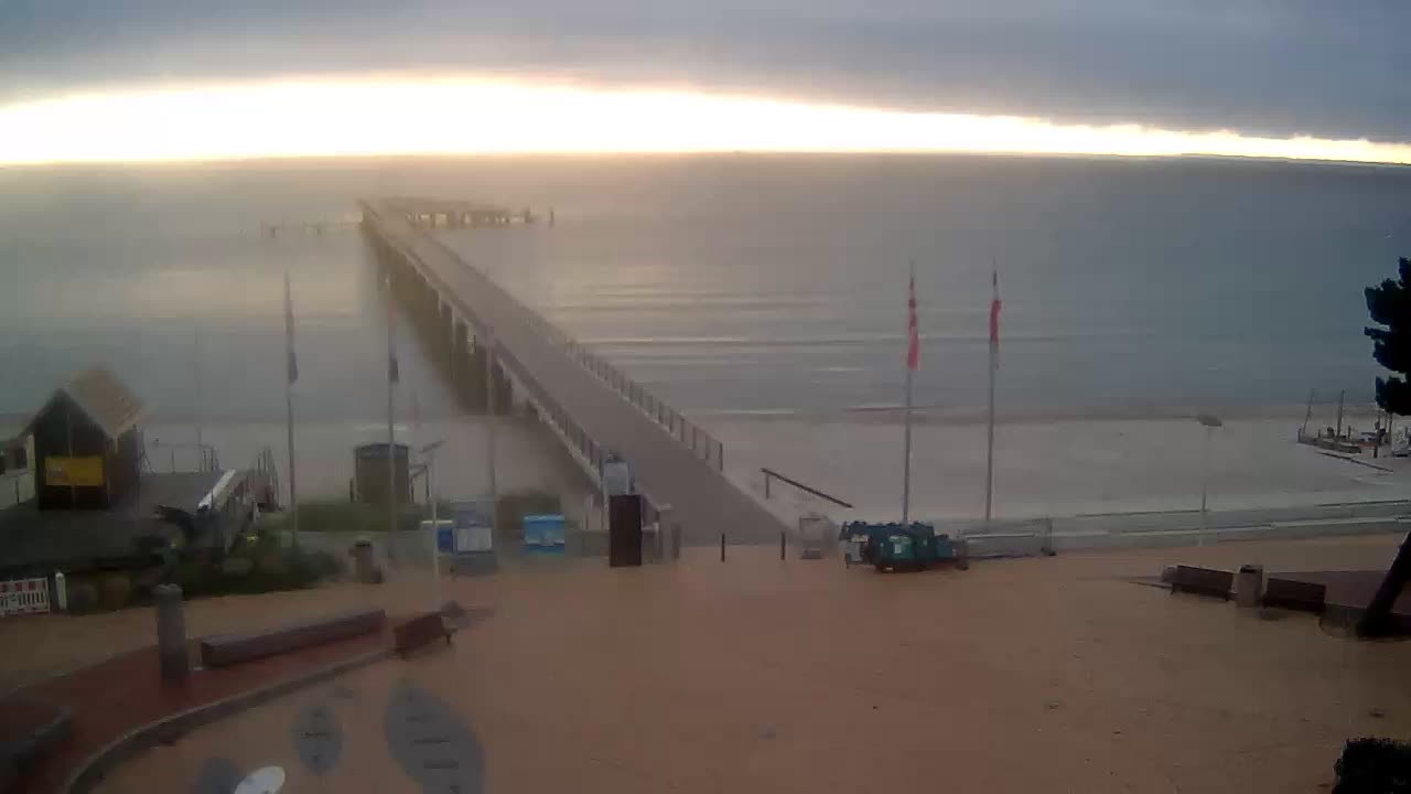 Archived image Webcam Scharbeutz: View of the beach and the Baltic Sea