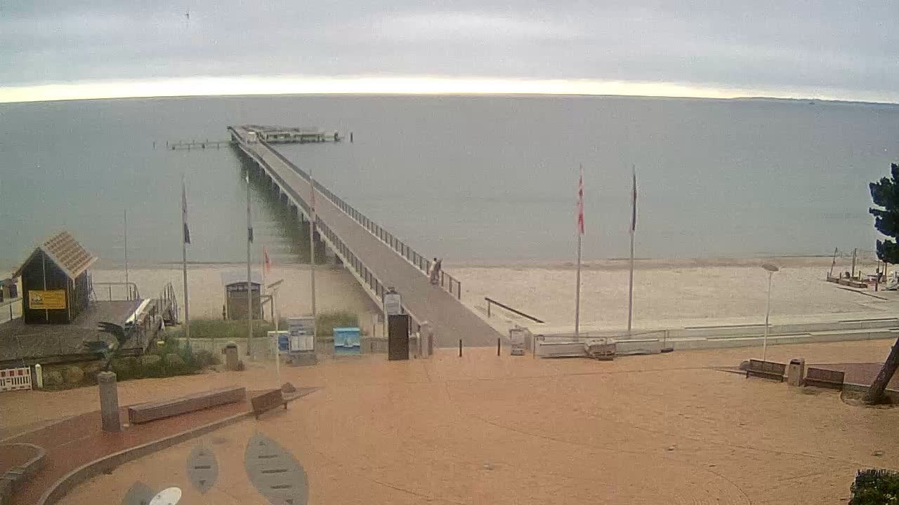 Archived image Webcam Scharbeutz: View of the beach and the Baltic Sea
