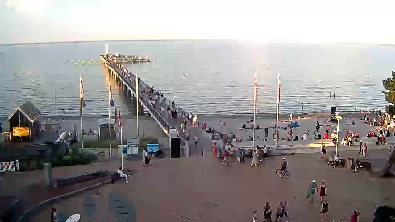 Archived image Webcam Scharbeutz: View of the beach and the Baltic Sea