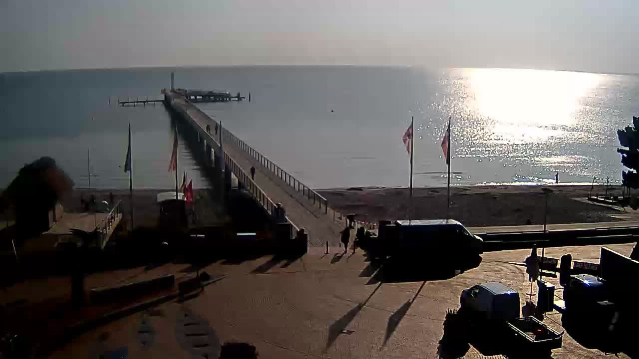 Archived image Webcam Scharbeutz: View of the beach and the Baltic Sea
