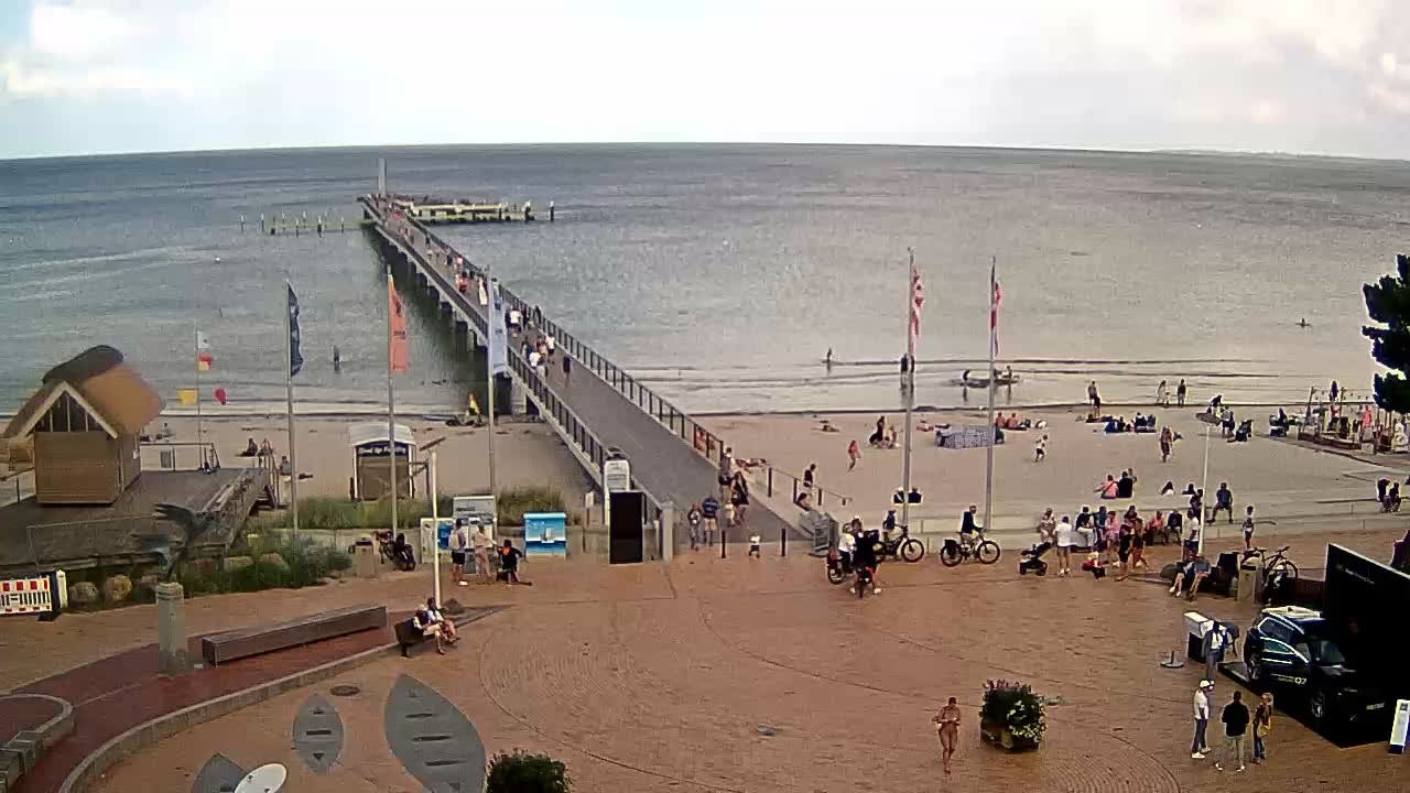 Archived image Webcam Scharbeutz: View of the beach and the Baltic Sea