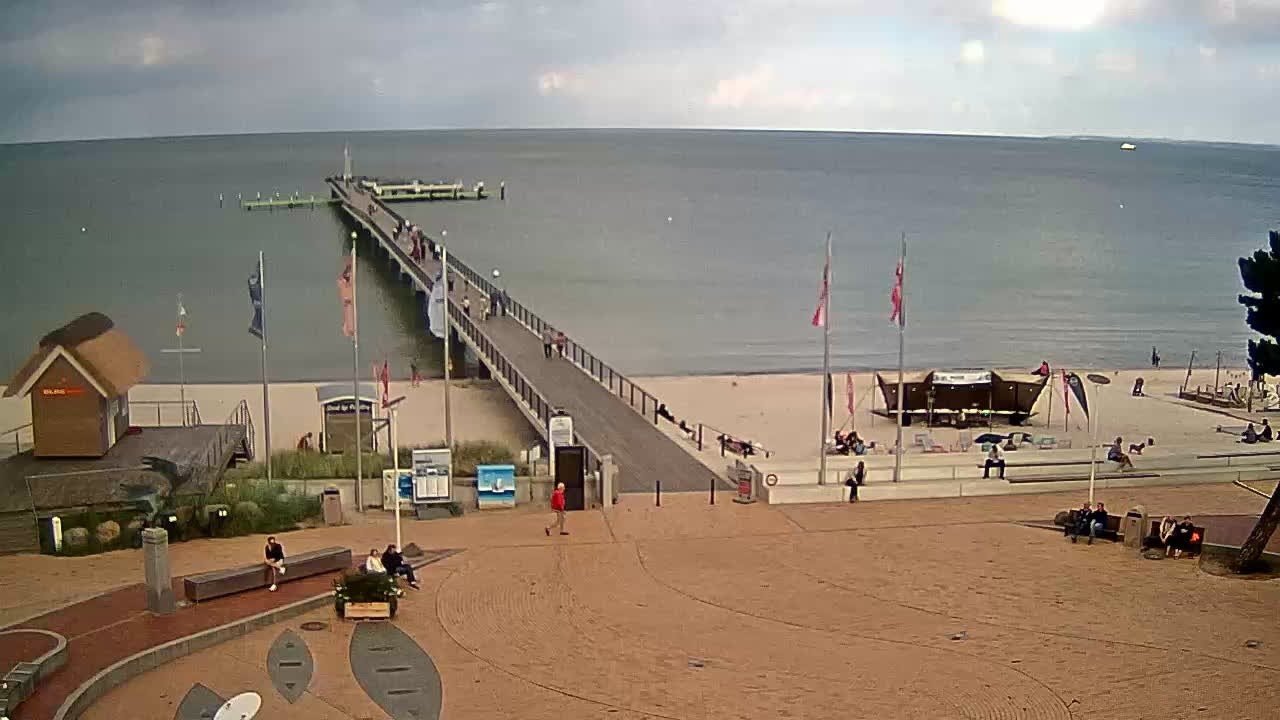 Archived image Webcam Scharbeutz: View of the beach and the Baltic Sea
