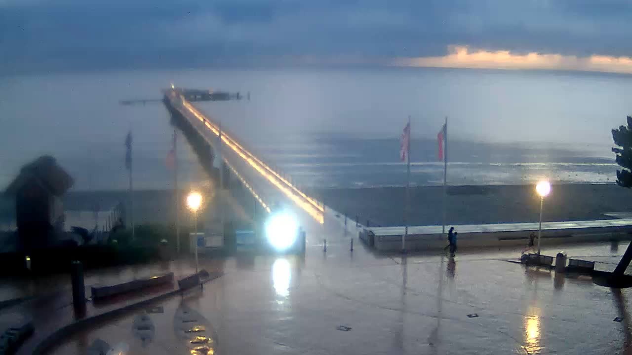 Archived image Webcam Scharbeutz: View of the beach and the Baltic Sea