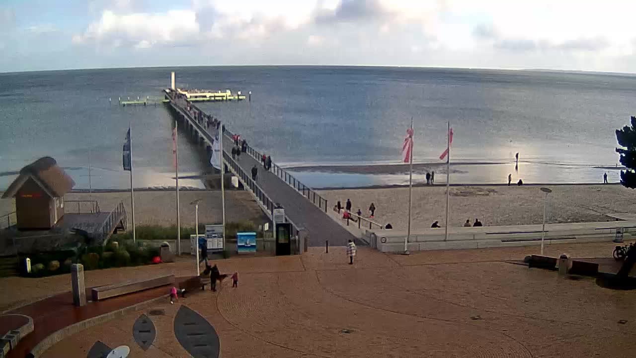 Archived image Webcam Scharbeutz: View of the beach and the Baltic Sea
