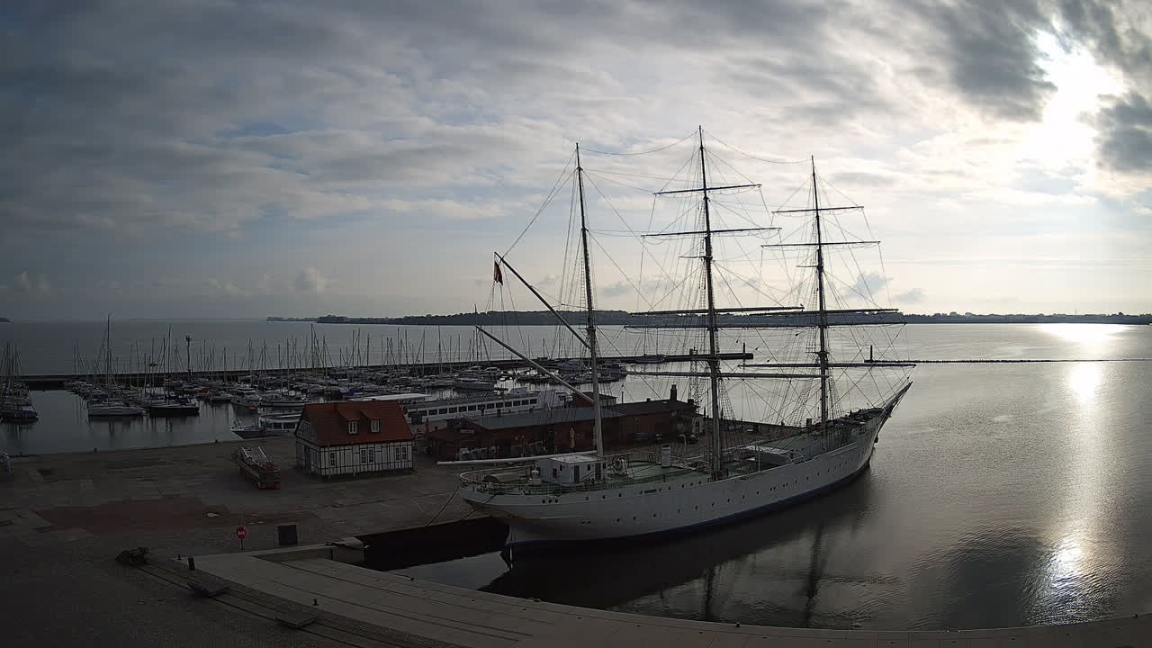 Archived image Webcam Stralsund at the yacht harbour