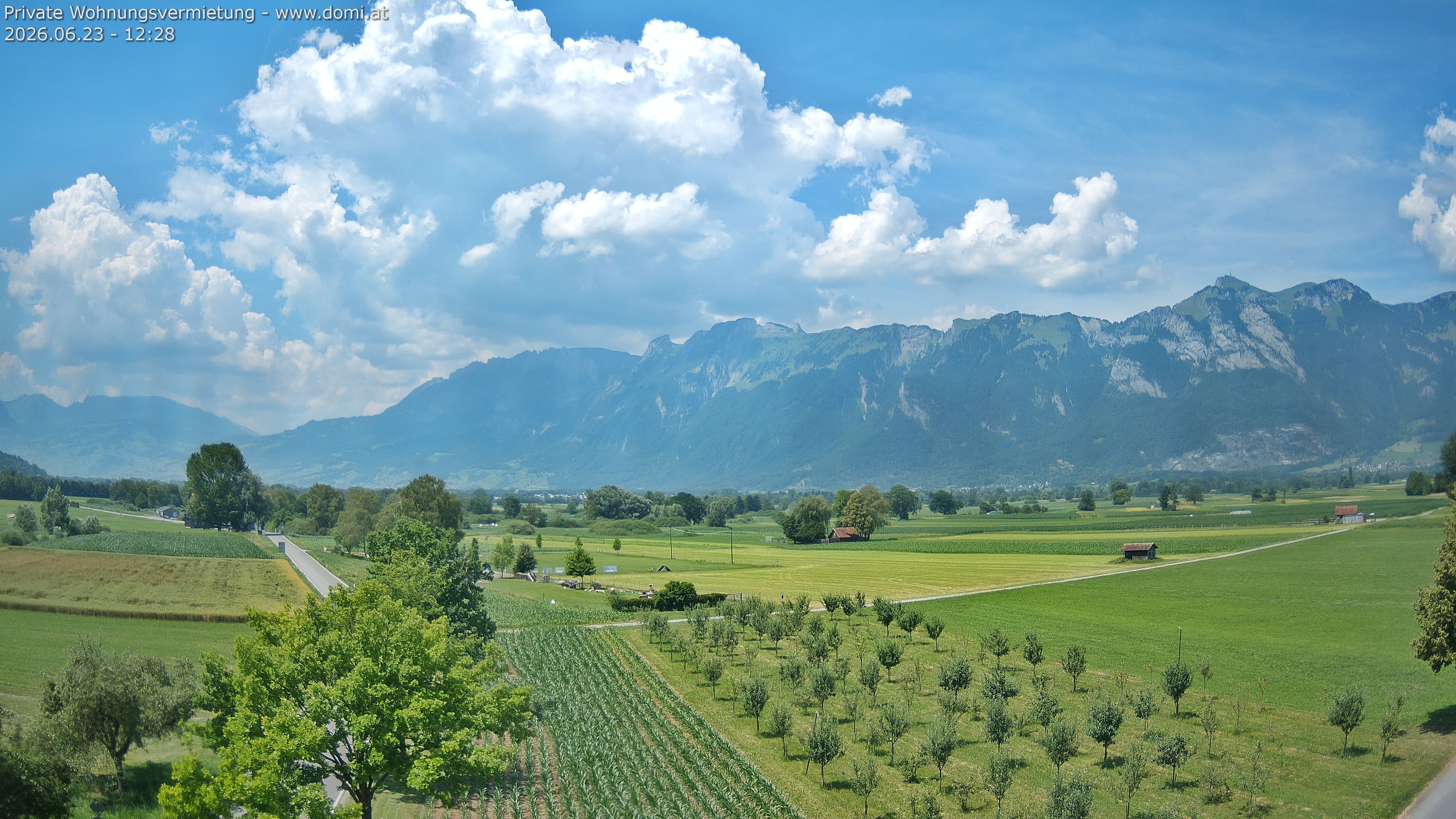 Archived image Webcam View of the Hoher Kasten, Furgglenfirst and Kamor from Feldkirch