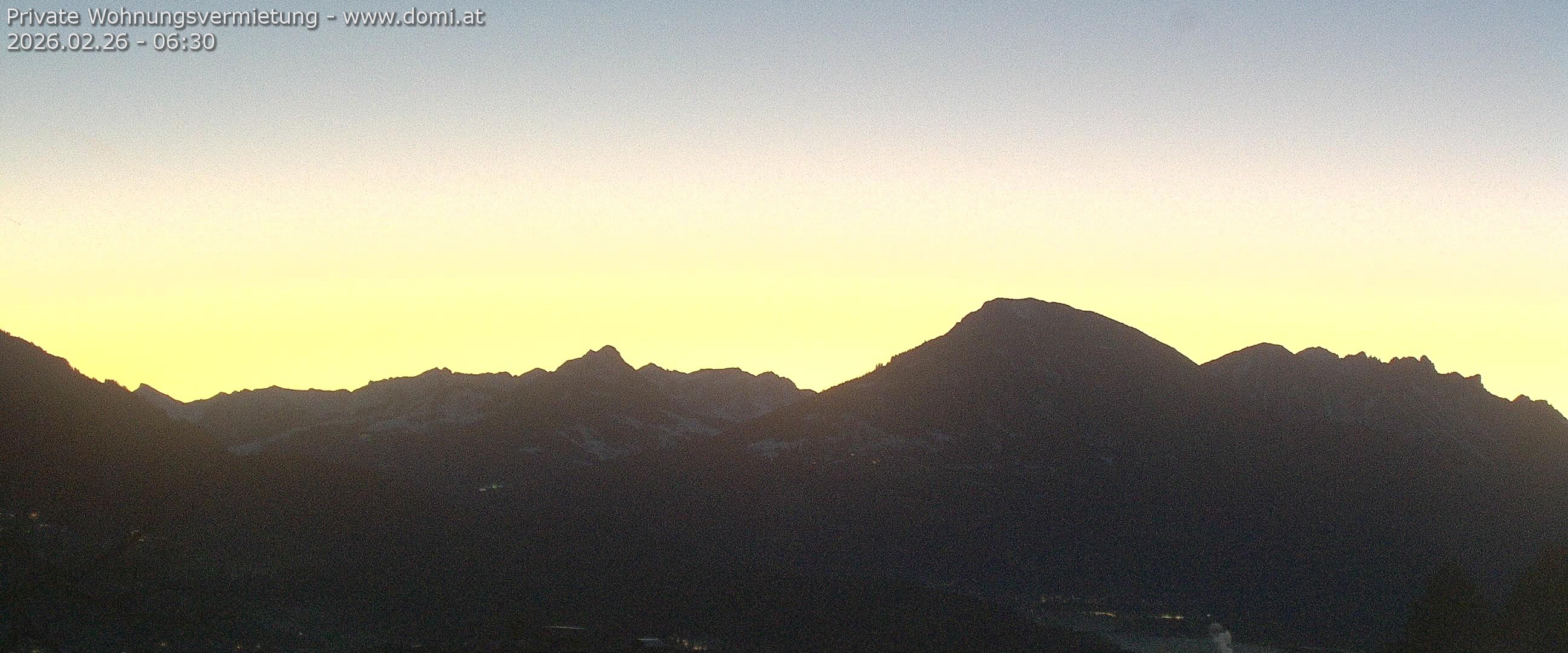Archived image Webcam View of Walgau, Hoher Fraßen and Breithorn from Gampelün