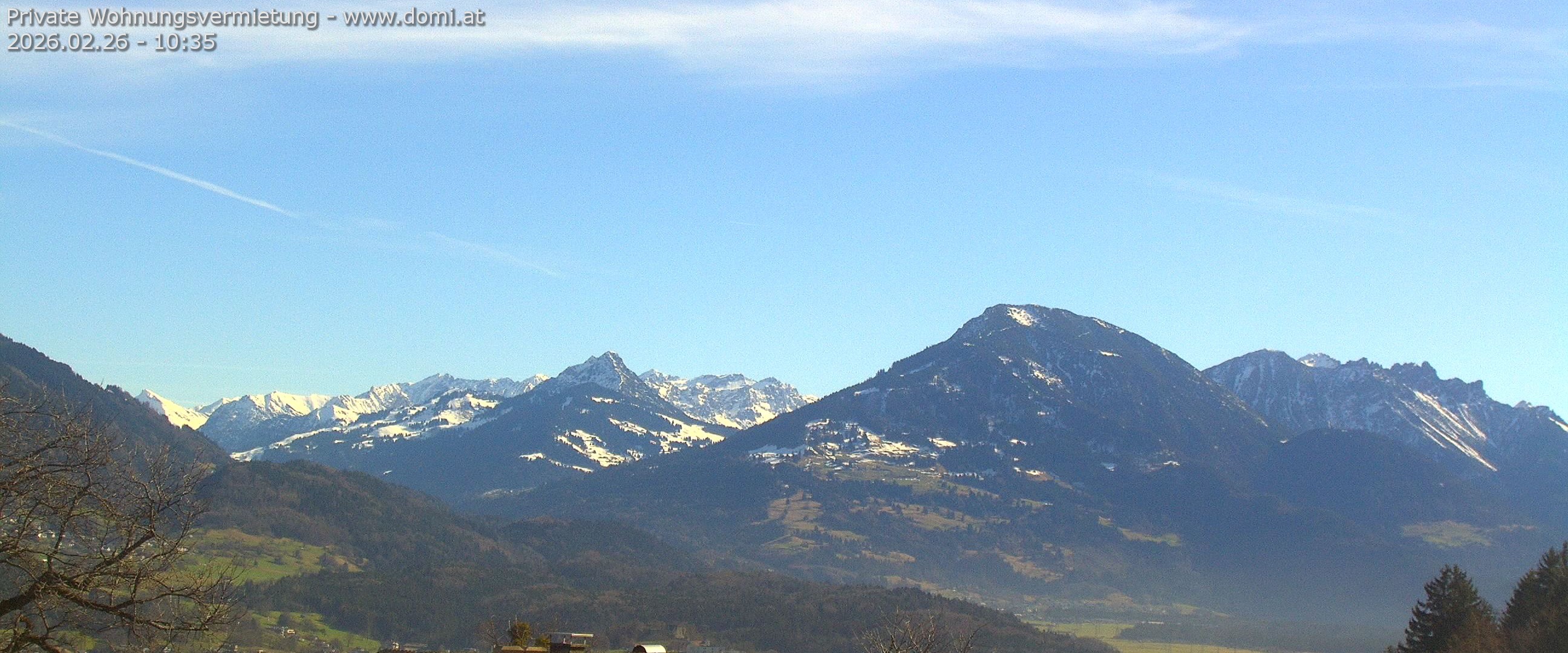 Archived image Webcam View of Walgau, Hoher Fraßen and Breithorn from Gampelün