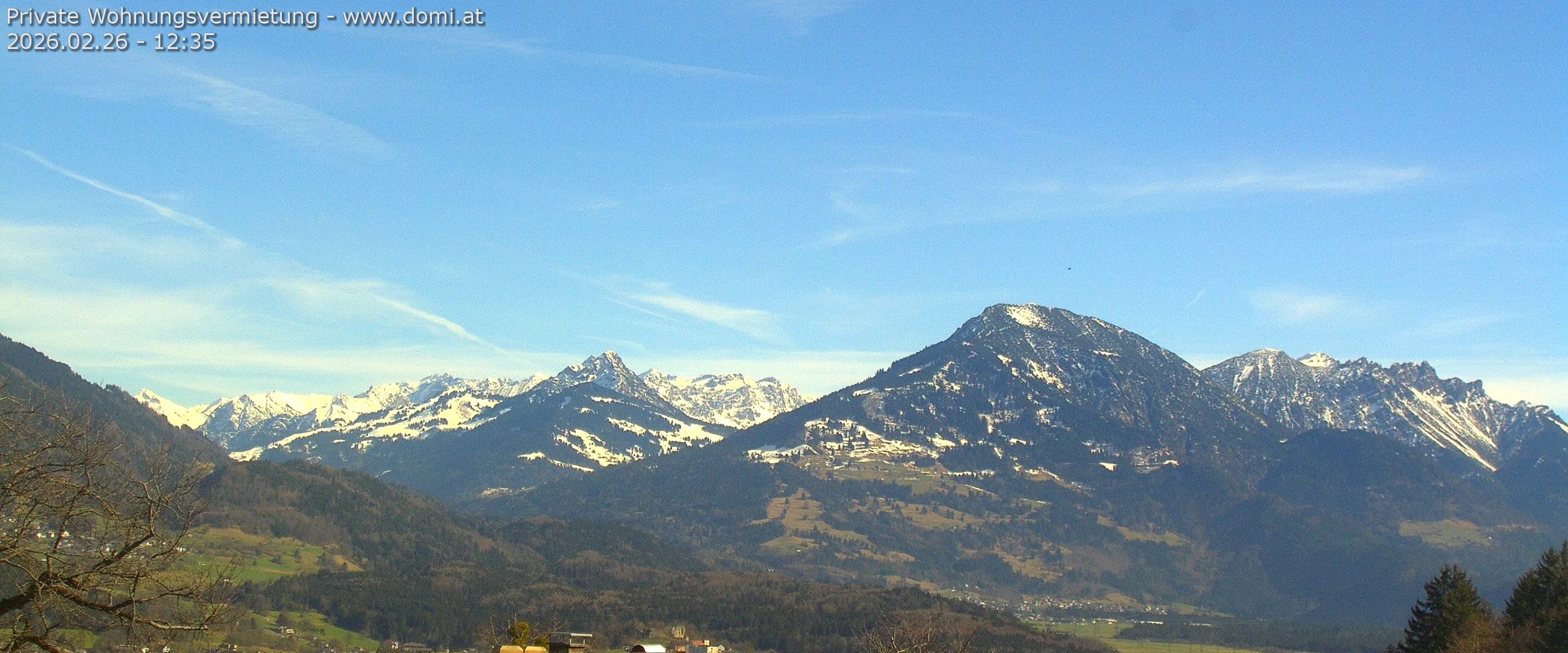 Archived image Webcam View of Walgau, Hoher Fraßen and Breithorn from Gampelün