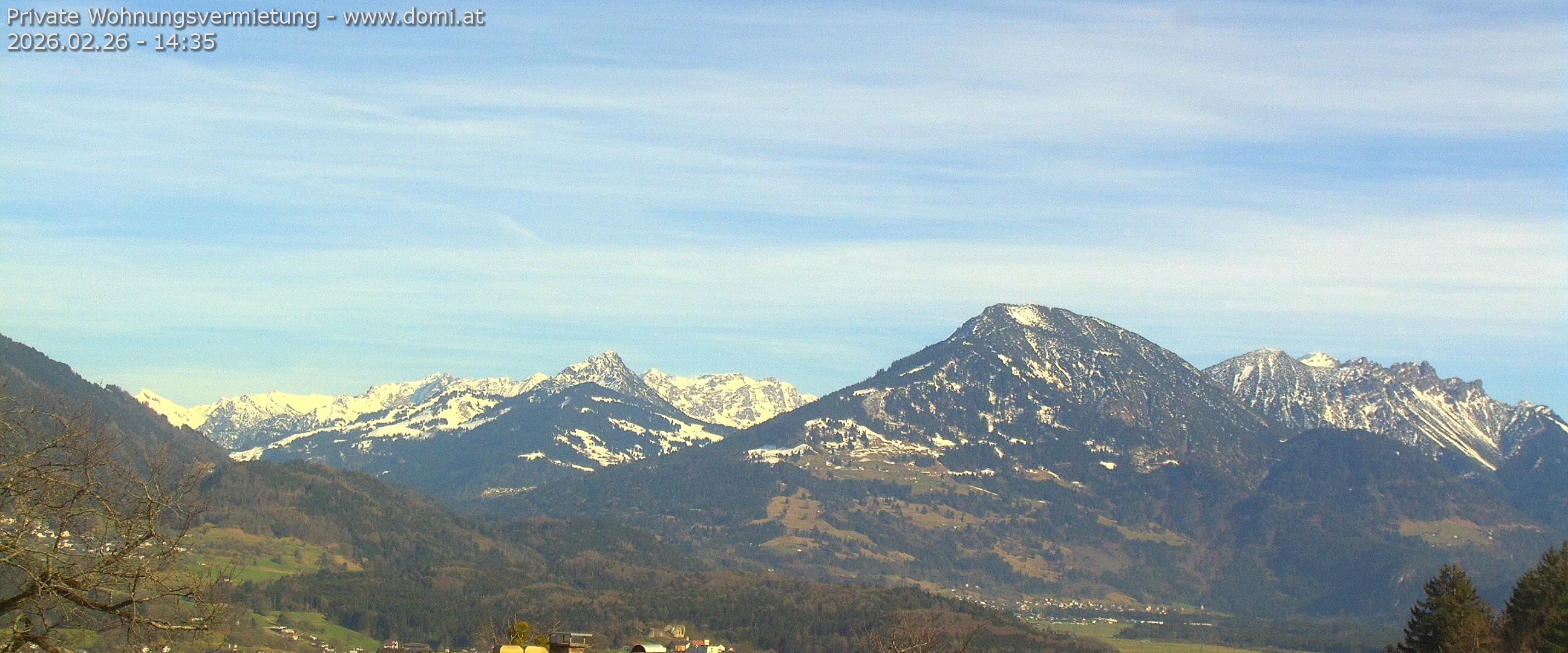 Archived image Webcam View of Walgau, Hoher Fraßen and Breithorn from Gampelün