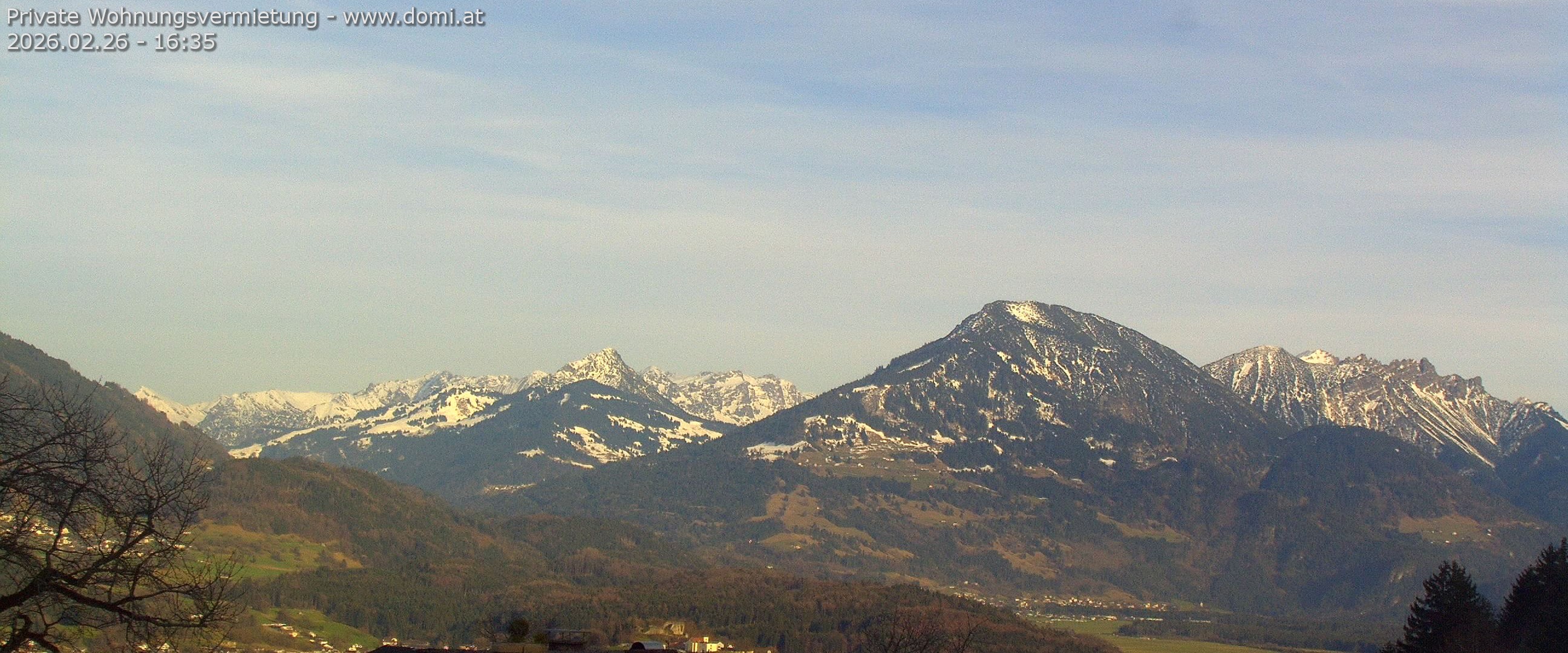 Archived image Webcam View of Walgau, Hoher Fraßen and Breithorn from Gampelün