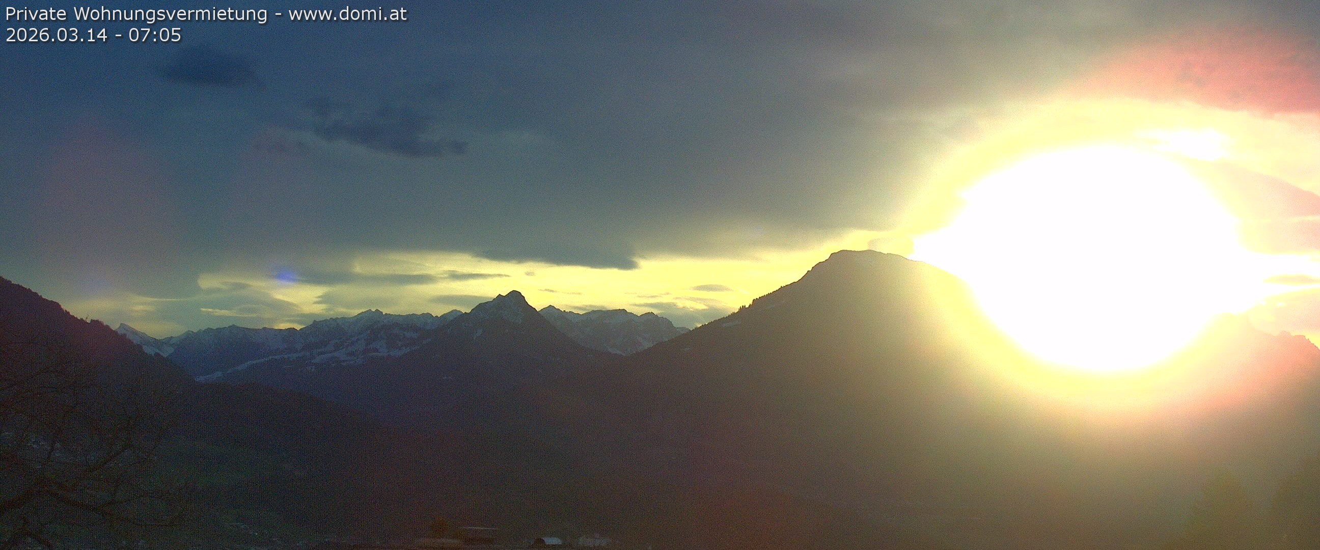 Archived image Webcam View of Walgau, Hoher Fraßen and Breithorn from Gampelün