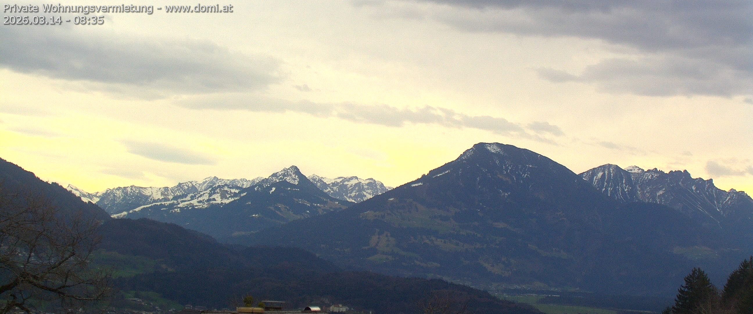 Archived image Webcam View of Walgau, Hoher Fraßen and Breithorn from Gampelün