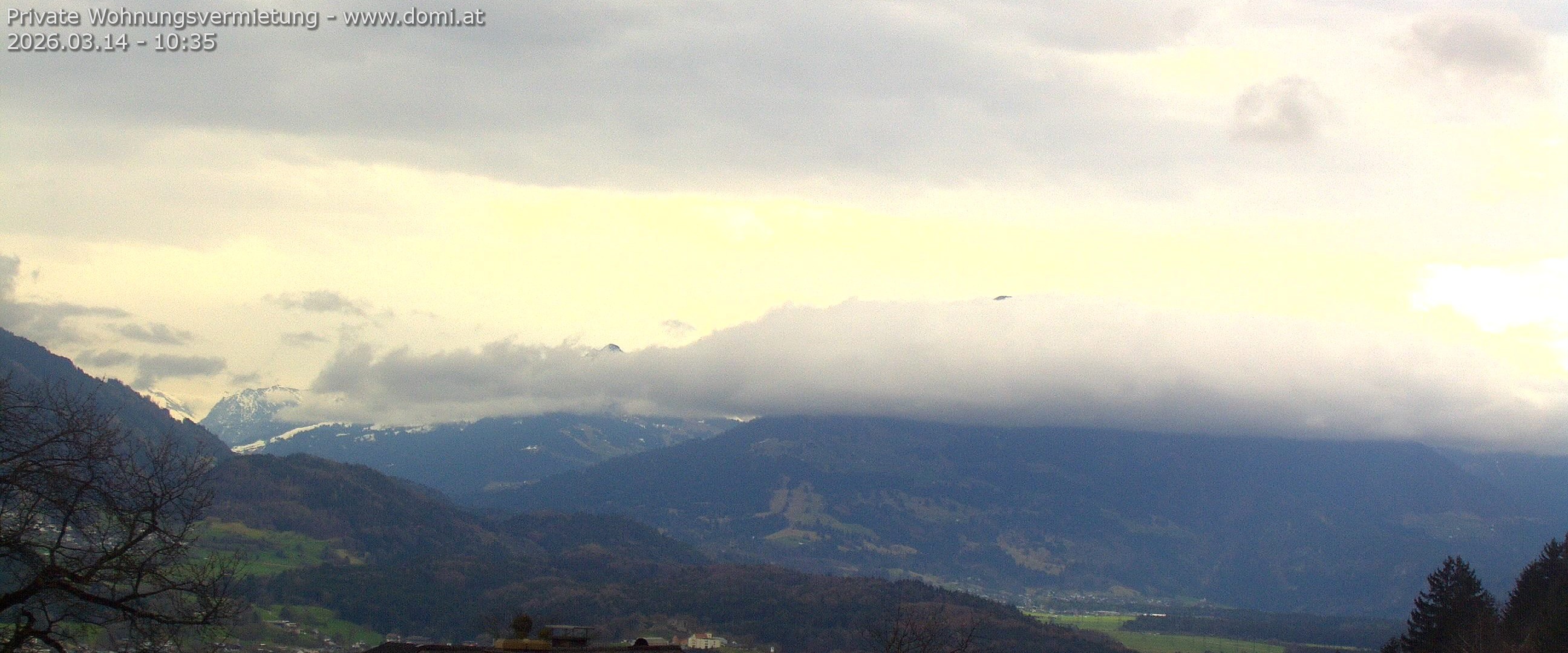 Archived image Webcam View of Walgau, Hoher Fraßen and Breithorn from Gampelün