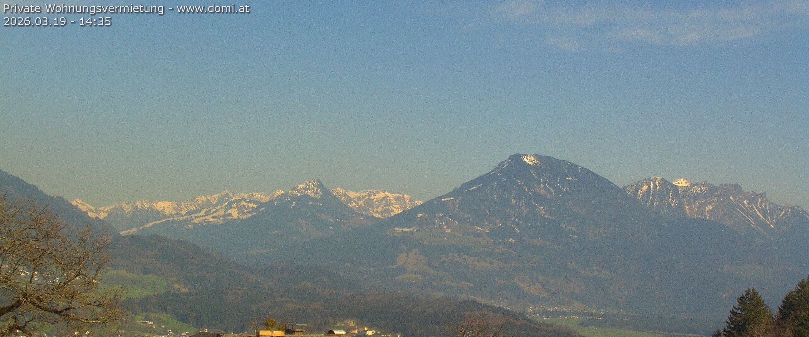 Archived image Webcam View of Walgau, Hoher Fraßen and Breithorn from Gampelün