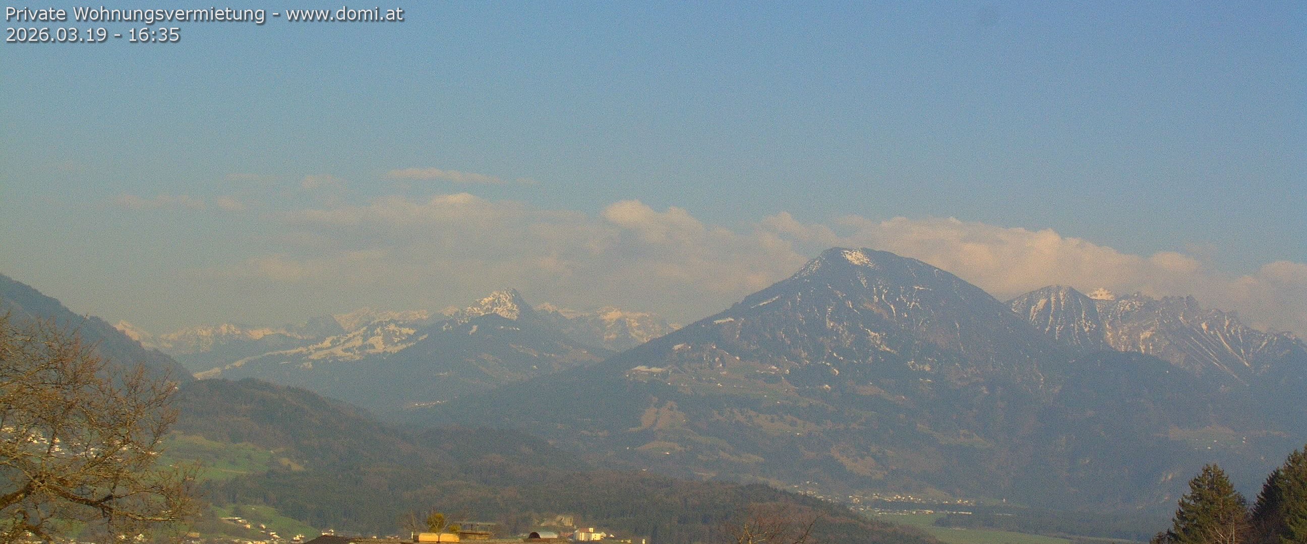 Archived image Webcam View of Walgau, Hoher Fraßen and Breithorn from Gampelün