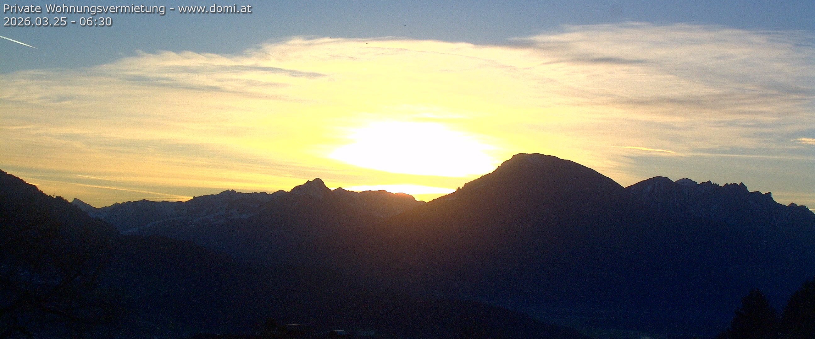 Archived image Webcam View of Walgau, Hoher Fraßen and Breithorn from Gampelün