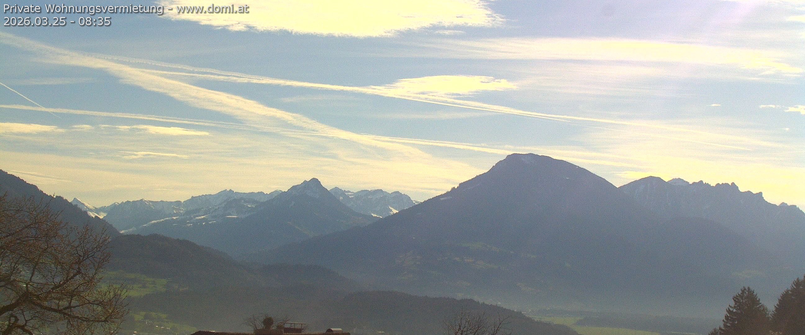 Archived image Webcam View of Walgau, Hoher Fraßen and Breithorn from Gampelün