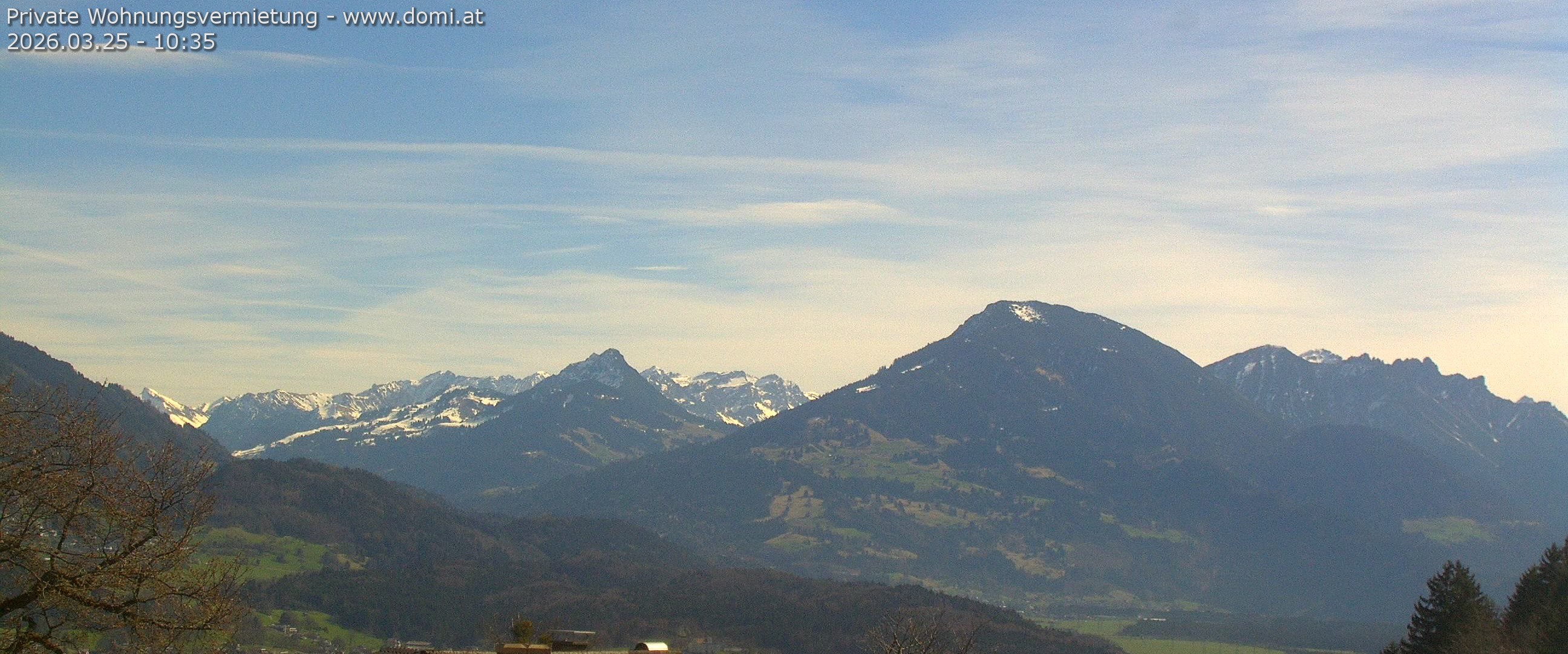 Archived image Webcam View of Walgau, Hoher Fraßen and Breithorn from Gampelün