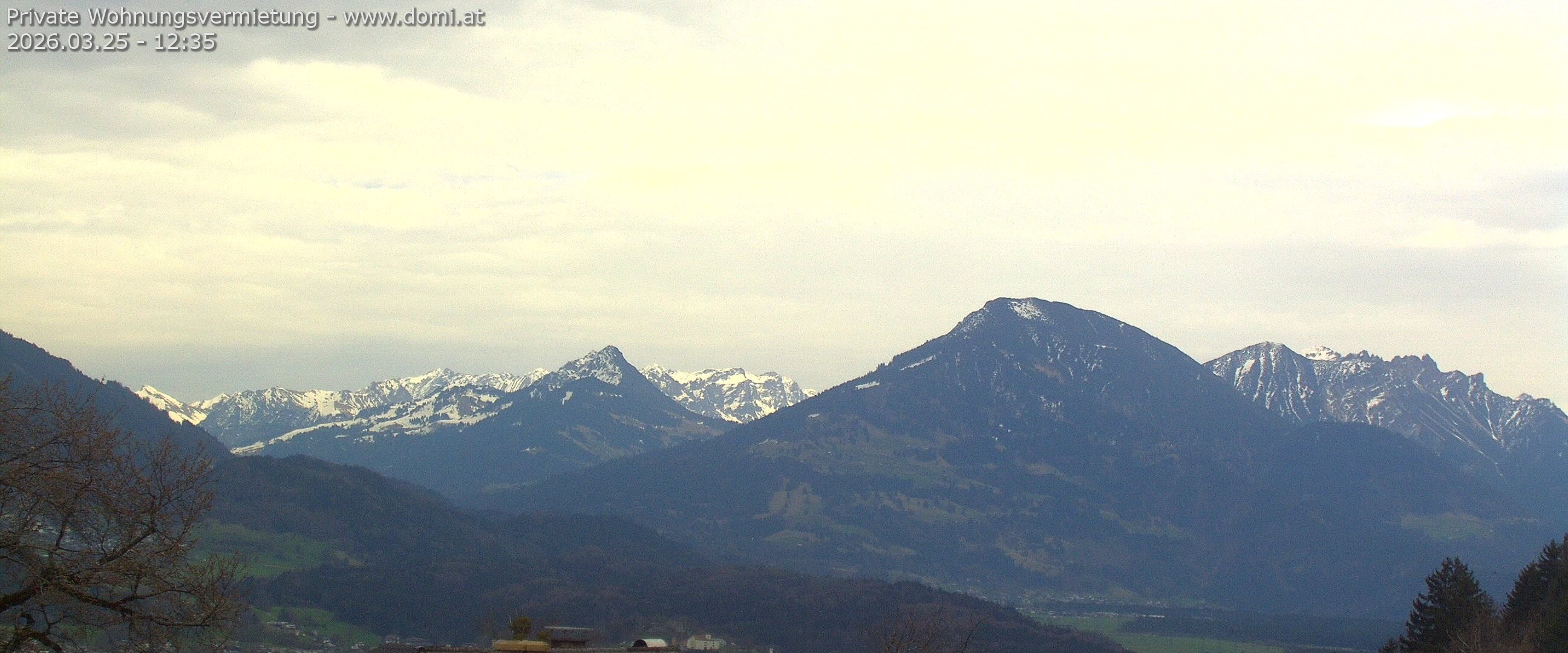 Archived image Webcam View of Walgau, Hoher Fraßen and Breithorn from Gampelün